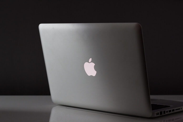 Les pommes illuminées des ordinateurs portables Apple pourraient revenir un jour